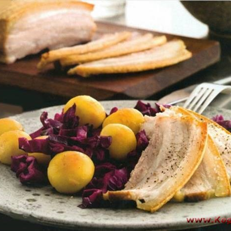 Ribbensteg med kartofler og rødkål